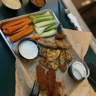 Vegetarian wings (suicide and garlic Parmesan) best in town