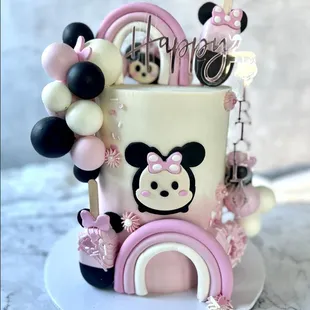 a minnie mouse cake