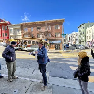 Bruce Bennett leads the SF City Guides Cable Cars - Halfway to the Stars tour