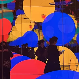 Yayoi Kusama - Dreaming of Earth's Sphericity, I Would Offer My Love (2023),  Infinity Mirror Room