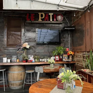 Adorable back patio area