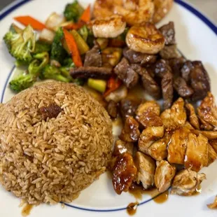 Hibachi steak chicken and shrimp with everything in it yummm