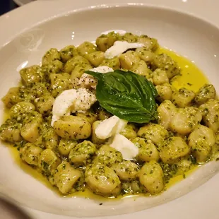 Gnocchetti with pesto