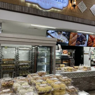 Bread are yummy.. but the staffs here doesnt know how to smile.. ang susungit ng mga itsura.. not good!!!!!