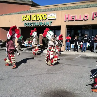 outside, ramen and noodles