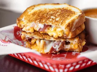 Tom & Chee
