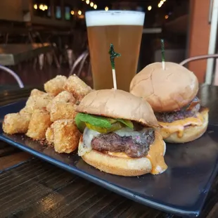 nor-cal sliders 100 % angus beef, hickory smoked bacon, cool avocado, bread &amp; butter pickle chips, pepper jack, house sauce.