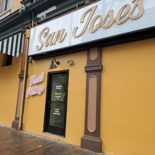 Pick-up side (3rd Street)