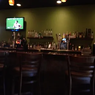 Nice bar and the food is great!!