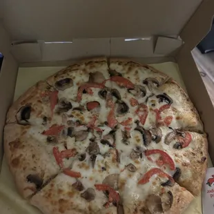 Medium Creamy Garlic Sauce with mushrooms and tomato&apos;s