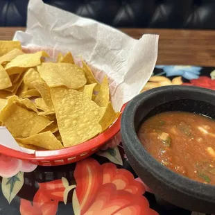 Chips &amp; salsa
