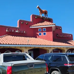 A high ridin&apos; horse on the roof.