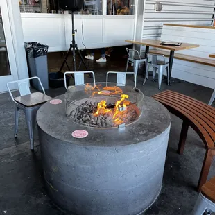 Outdoor fire pit