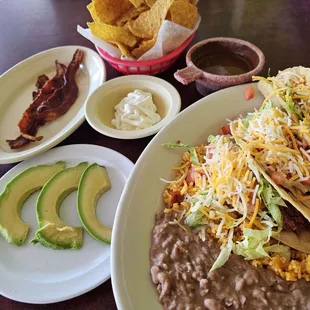 Crispy beef tacos w/ bacon &amp; Avocado, chips &amp; salsa (muy caliente!)