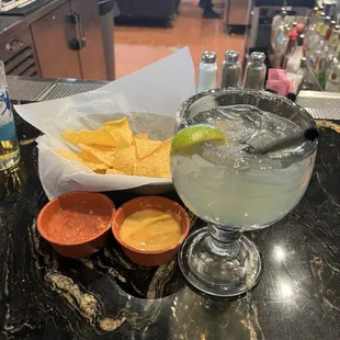 a margarita with chips and salsa