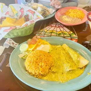 Enchilasdas Suizas y Tacos de Carnitas