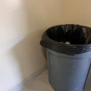 No overflowing garbage