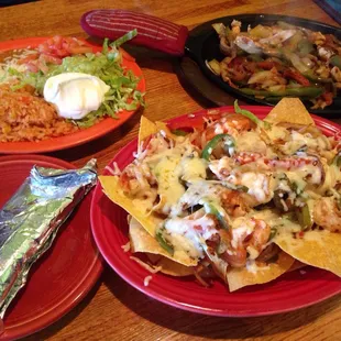 Shrimp nachos and mix fijita