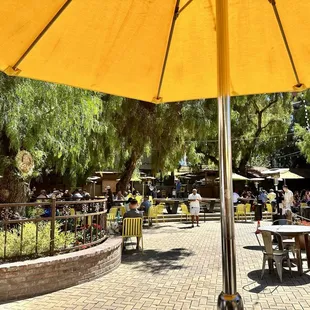 Love this place especially the outdoor area. Wish they had waiters outside. Would make it much more enjoyable.