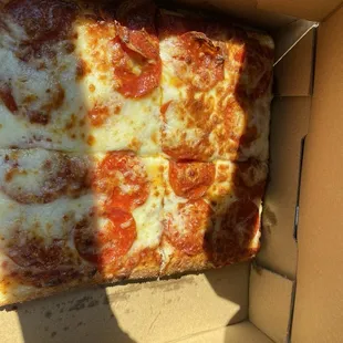 Personal pepperoni pizza