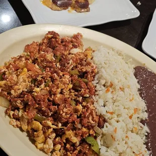 Huevos con chorizo, and Pupusa mixta