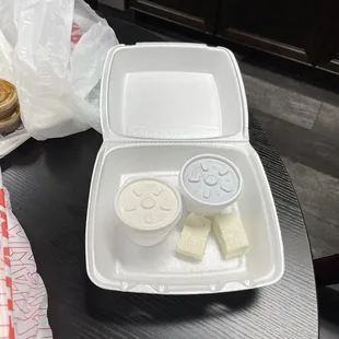 You call this dish Desayuno de frijol, crema, queso y plátanos?  Unreal!!!