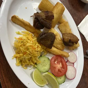 Yuca con chicharrón