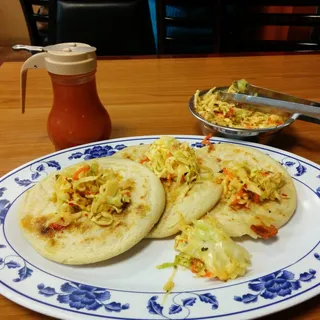 Huevos Revueltos con Loroco y Vegetable