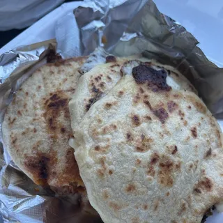 Queso y Chicharron Pupusa