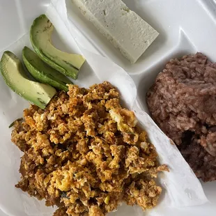 Breakfast  1. Chorizo con huevos