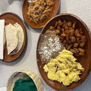 Breakfast plate - Plato de Gusto. (Tinga de pollo).