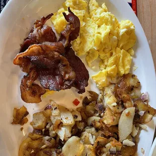 2 Eggs with Meat with fried potatoes