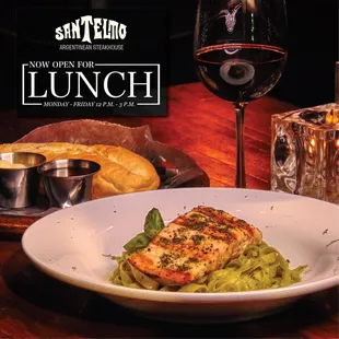 Fettuccine al pesto con Salmon