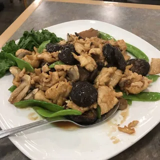 Chicken with Black Mushrooms