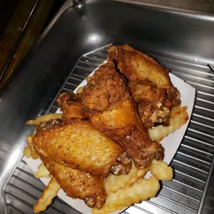 Wings wthe fries
