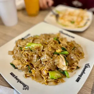 pud-see-ewe ($10.25)