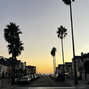 10/2024 beach/sunset views across the street from their counter seats