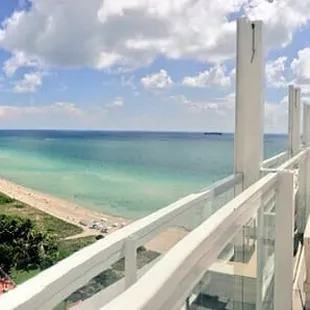 rooftop pool - pano view.