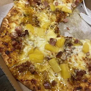 The Hawaiian Flatbread w/out red onions or basil. So good!