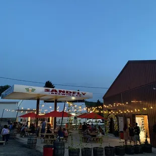 the outside of the restaurant