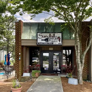 Welcome to Sandhills Winery, the &apos;Cheers&apos; of Seven Lakes!