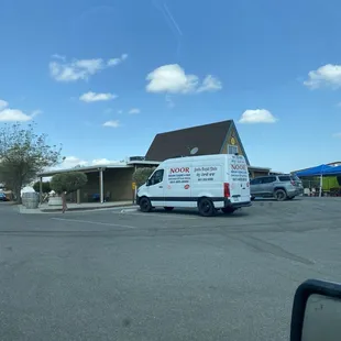 Van with name and number that matched the yelp name