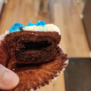 Chocolate Cupcake with vanilla frosting (small)