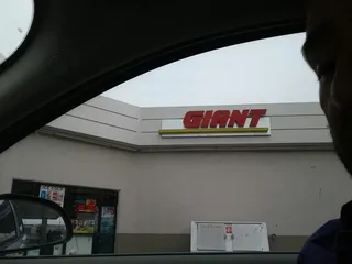 Giant Gasoline & Convenience Store