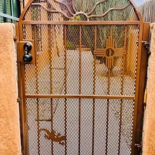 Small gate with amazing NM style!