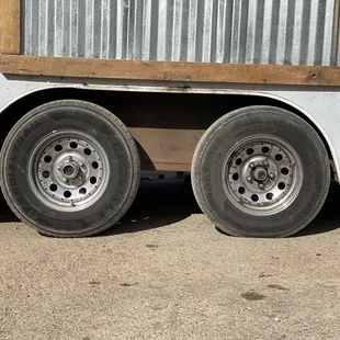 Again look at the wheel on the right. look how close the wheel well the tire is!