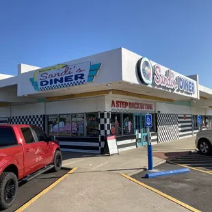 Sandi&apos;s Diner Exterior