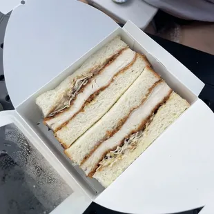 CLASSIC CHICKEN KATSU SANDO