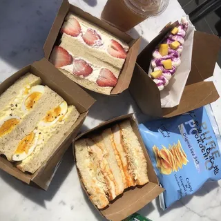 STRAWBERRY CREAM SANDO