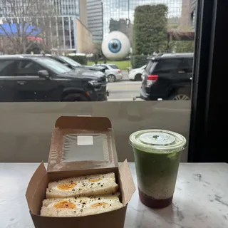 STRAWBERRY MATCHA LATTE (COLD)